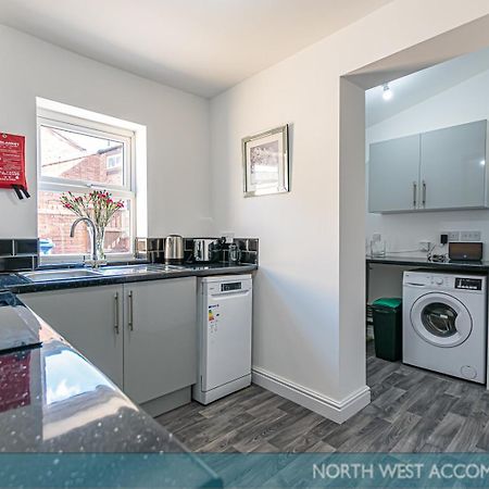 Wellfield Serviced Accommodation Warrington Exterior foto
