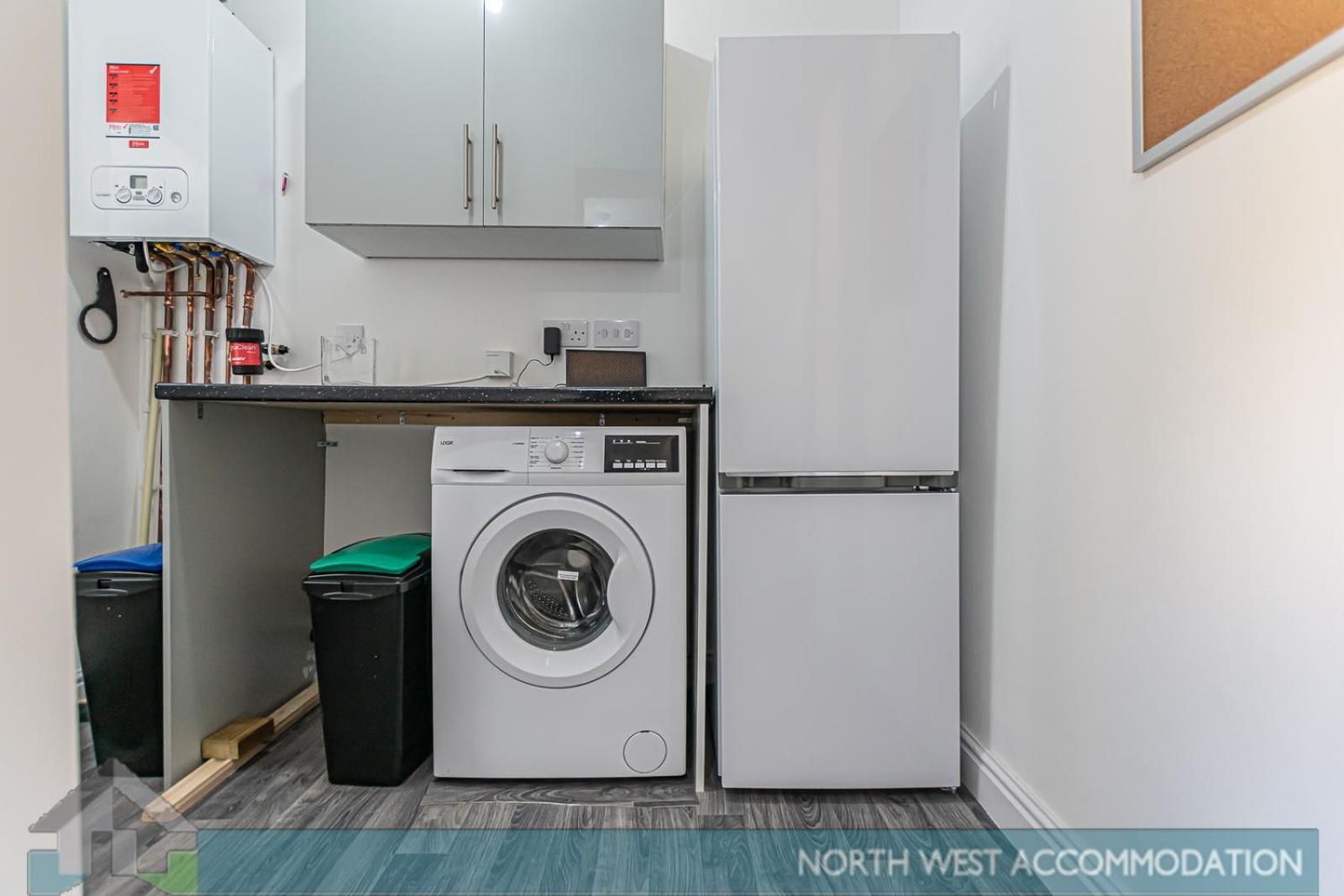 Wellfield Serviced Accommodation Warrington Exterior foto