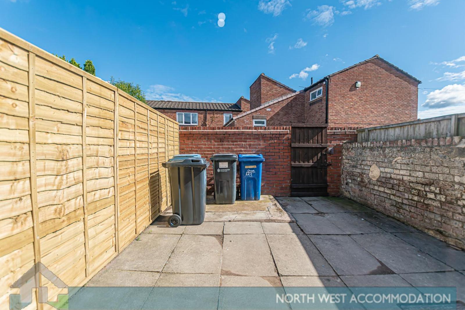 Wellfield Serviced Accommodation Warrington Exterior foto